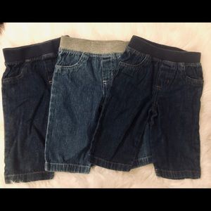 🐊 Bundle of 3 pair of baby Jeans.